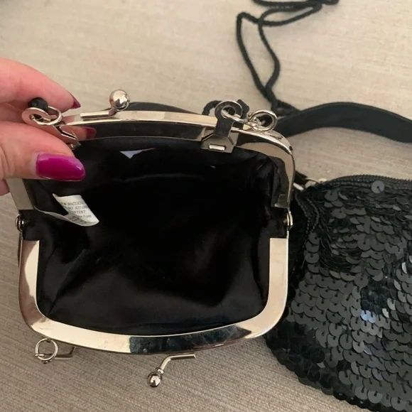 Elegant Black Sequin and Beaded Evening Bags - Picture 2 of 3